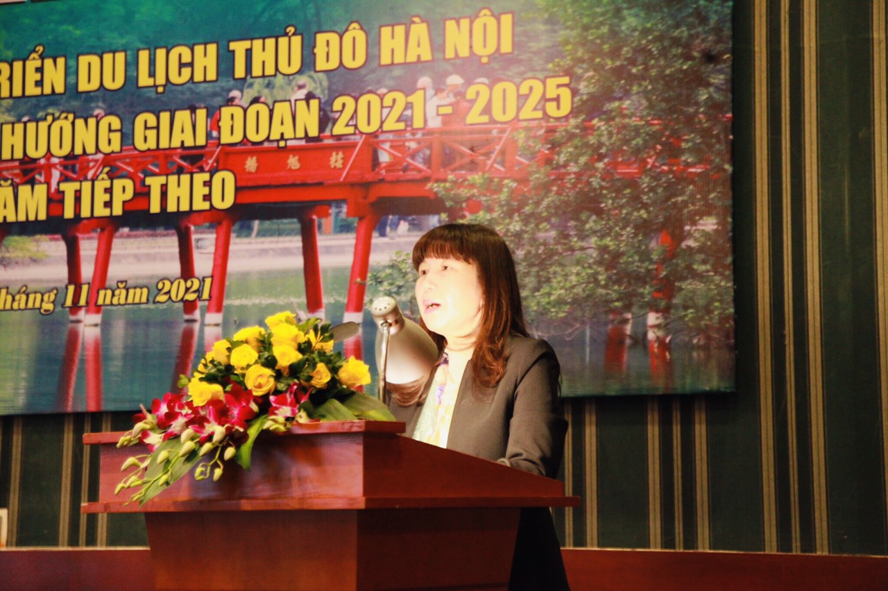 Giám đốc Sở Du lịch Hà Nội Đặng Hương Giang báo cáo tình hình phát triển du lịch Thủ đô và những định hướng giai đoạn mới